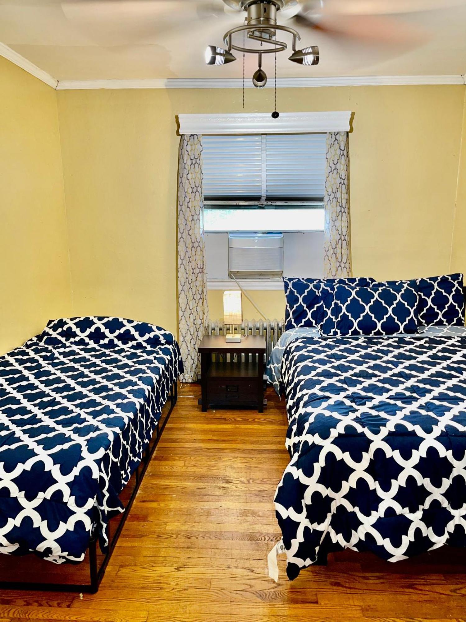 Lga Airport 3 Mins, 3 Bedroom Duplex House, Parking And Private Backyard, 9Mins Subway! New York Exteriér fotografie